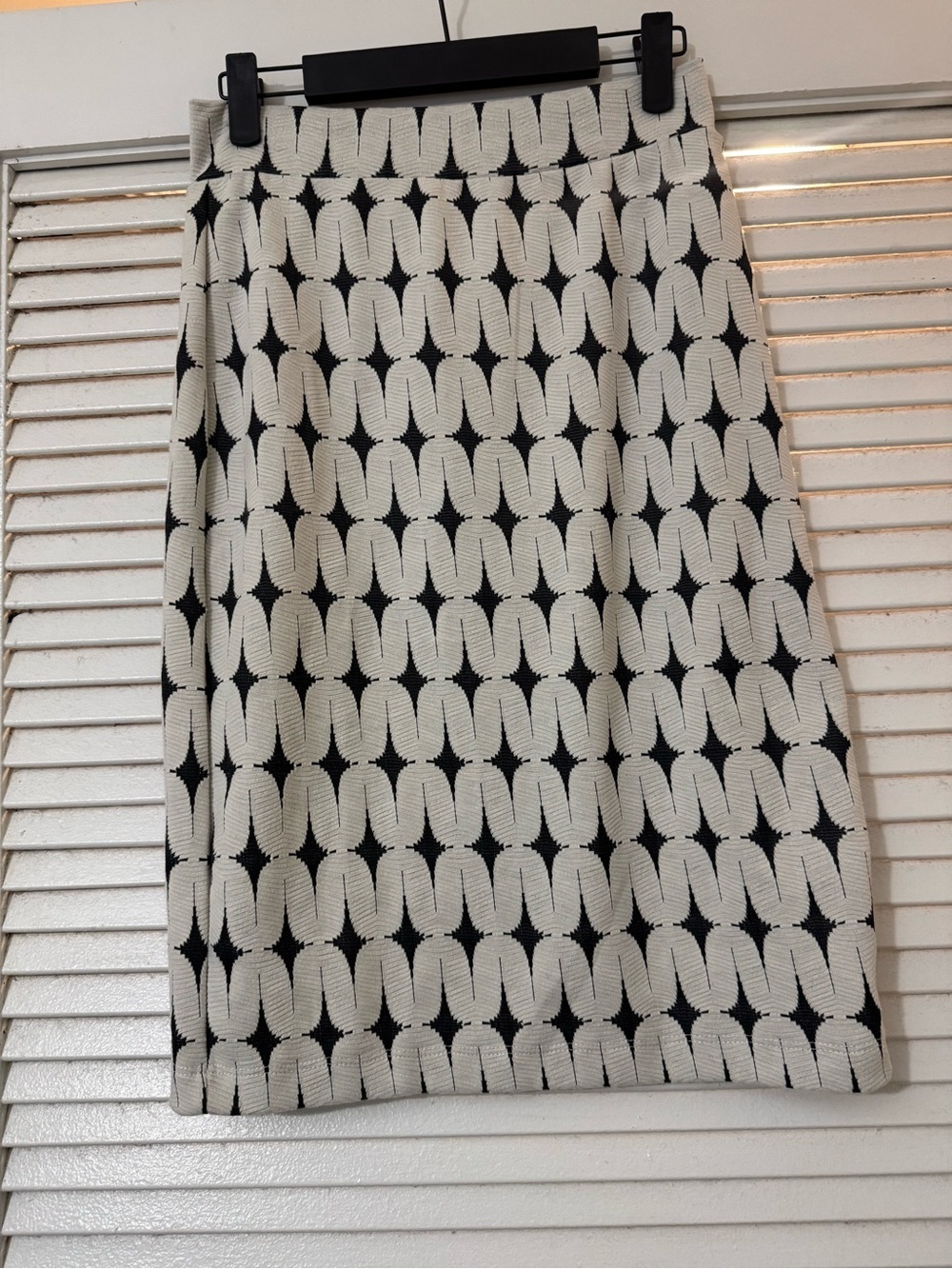 Renee C. Black and Cream Geometric Knit Pencil Skirt
